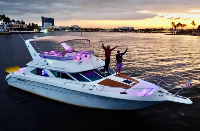 Rent a Sea Ray Boats flybridge in Fort Lauderdale, FL near me