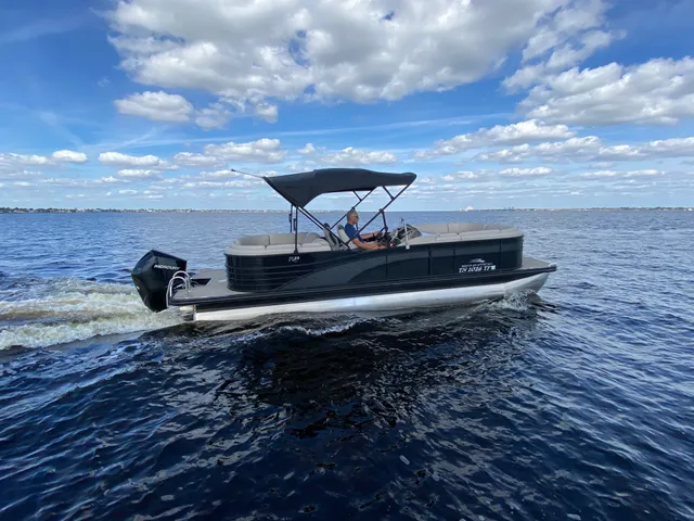 Rent a Bennington Marine pontoon in Cape Coral, FL near me