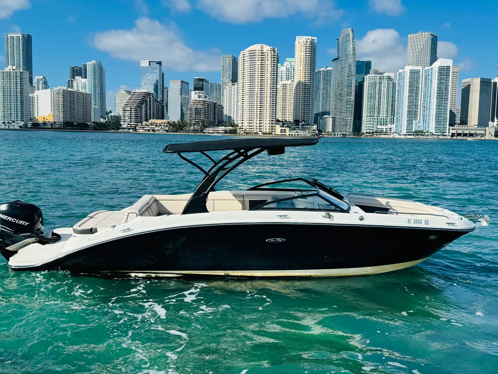 AMUSING PARTY ON 30’ SUNDECK!! FREE HOUR PROMOTION!! NO HIDDEN FEES!!