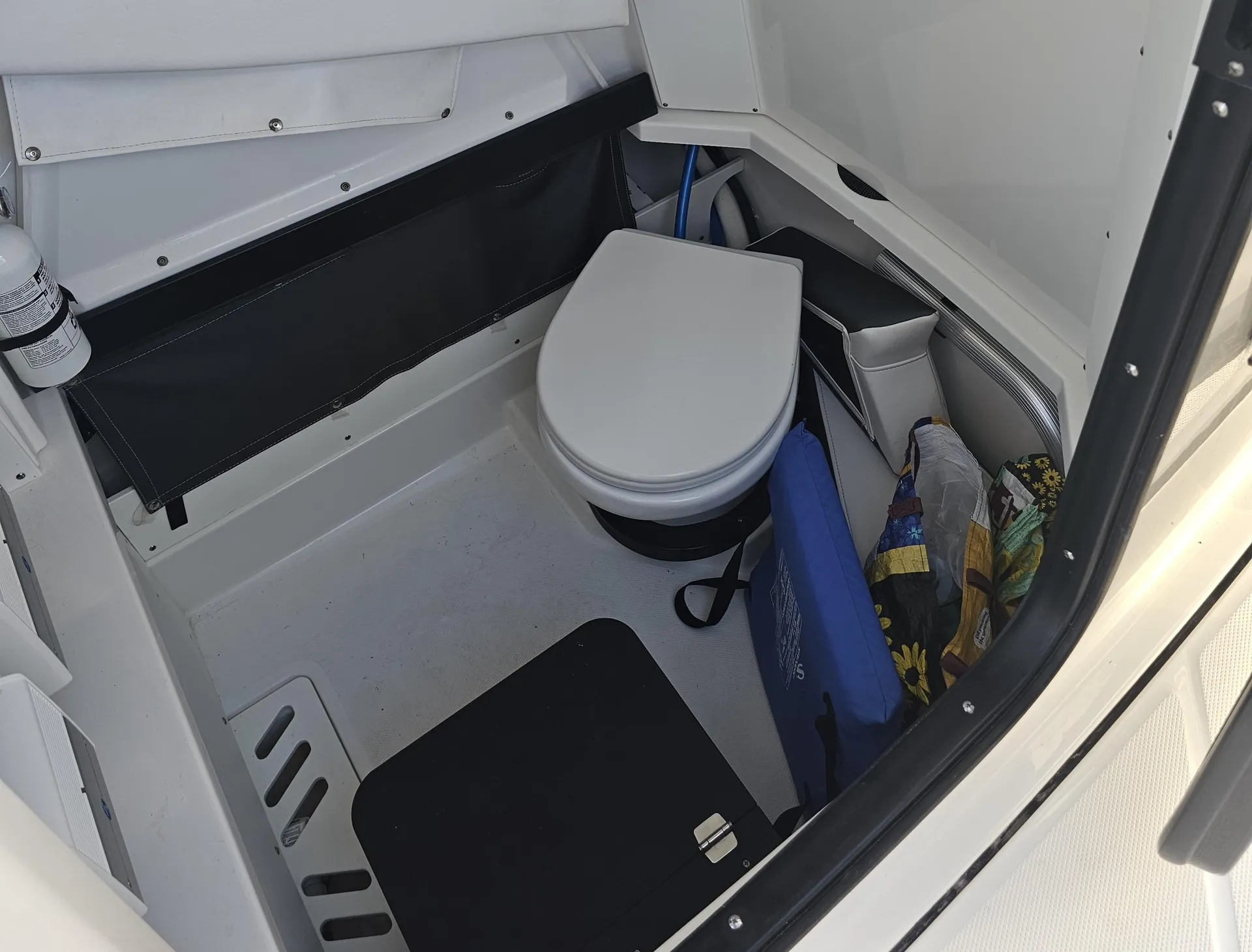 BLACKFIN YACHTS 272CC in Port Salerno, FL — photo 4