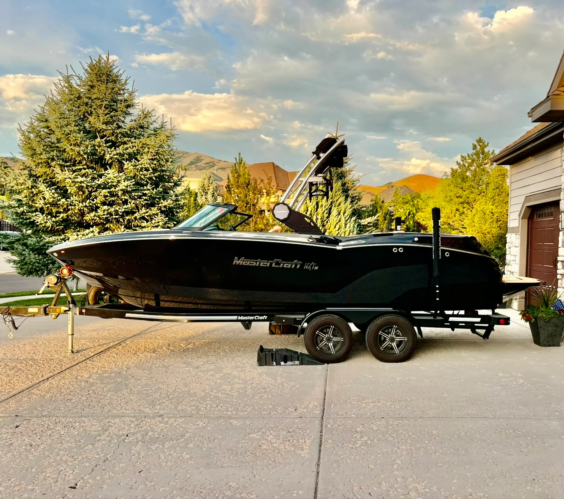 Rent the 2023 Mastercraft NXT23: Elevate Your Water Adventure!