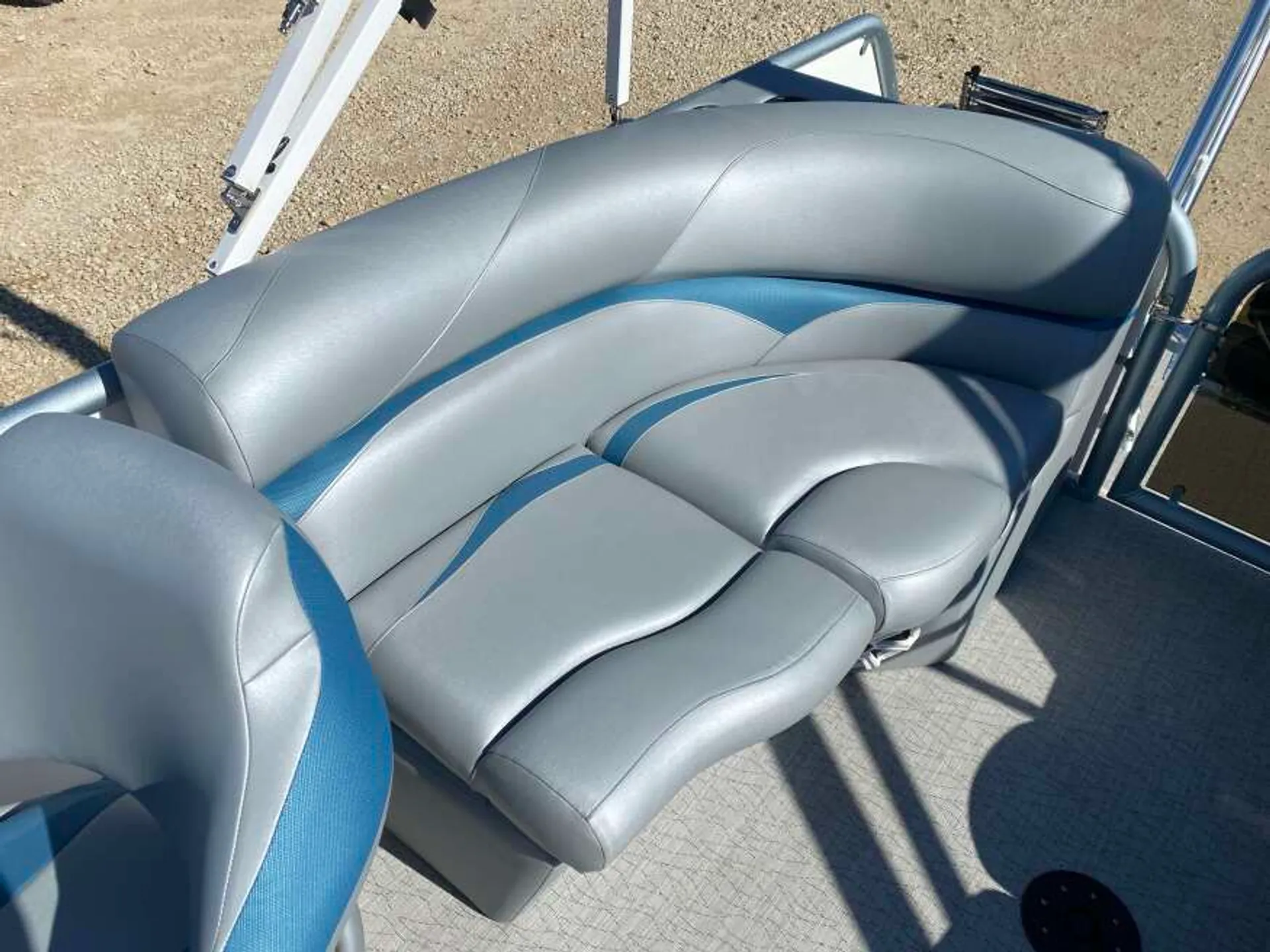 Rent the Aloha 22 Tritoon on Saylorville lake! 