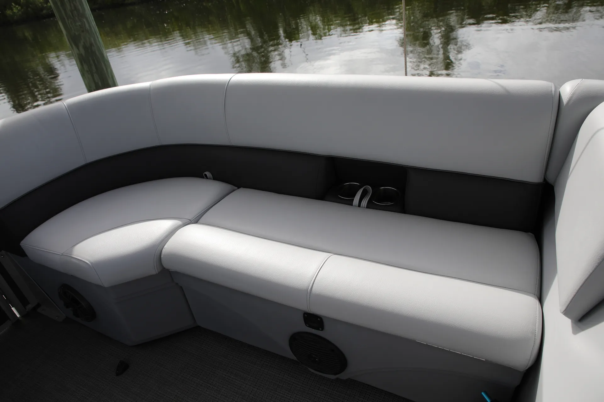 Spacious 20' Pontoon to enjoy Banana River!