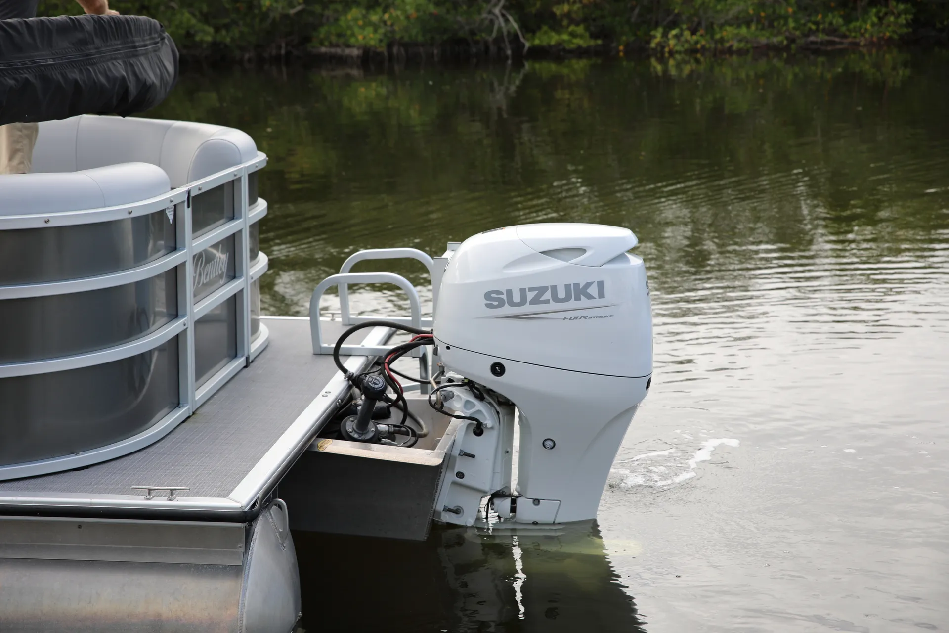Spacious 20' Pontoon to enjoy Banana River!