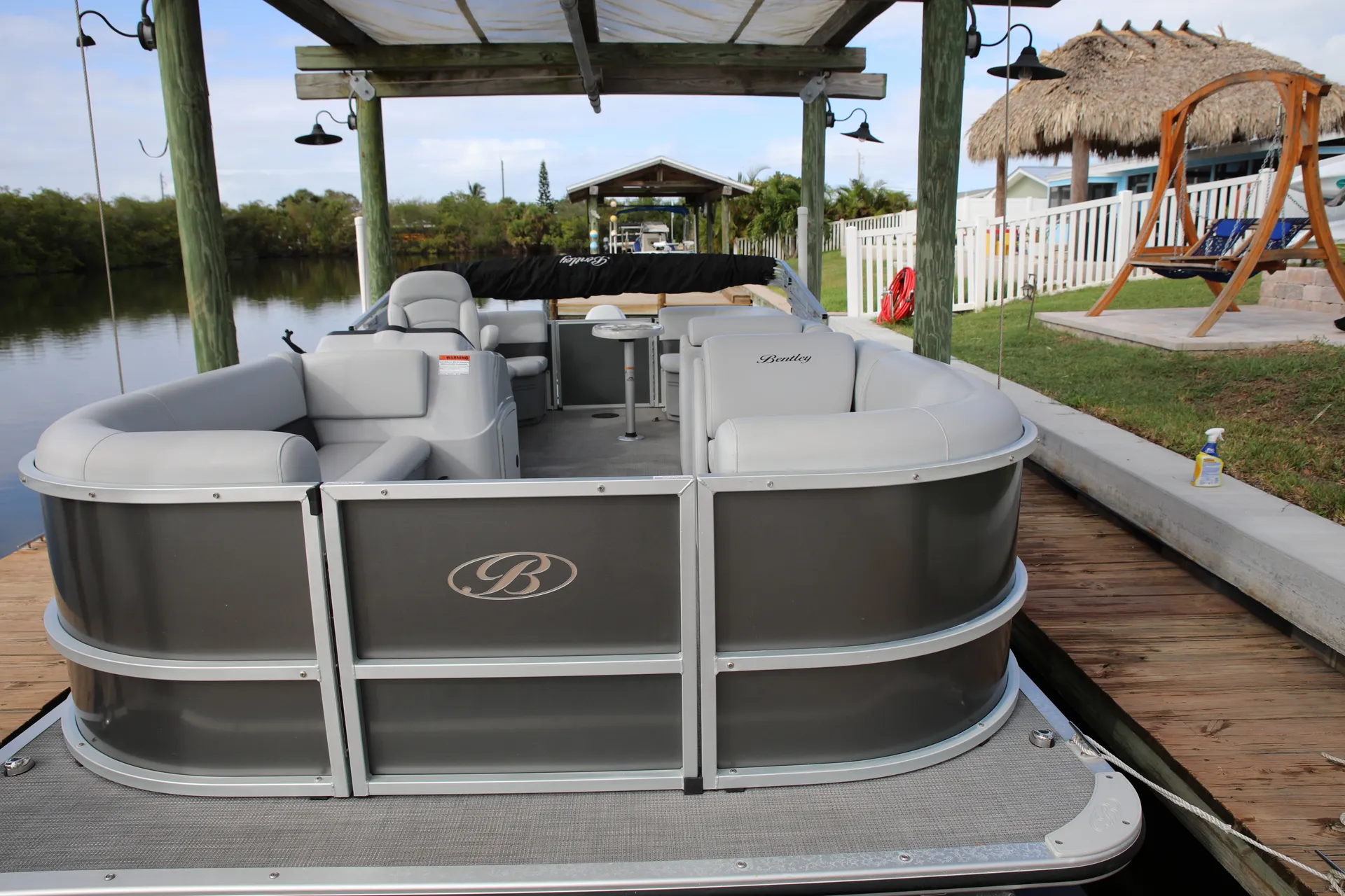 Spacious 20' Pontoon to enjoy Banana River!