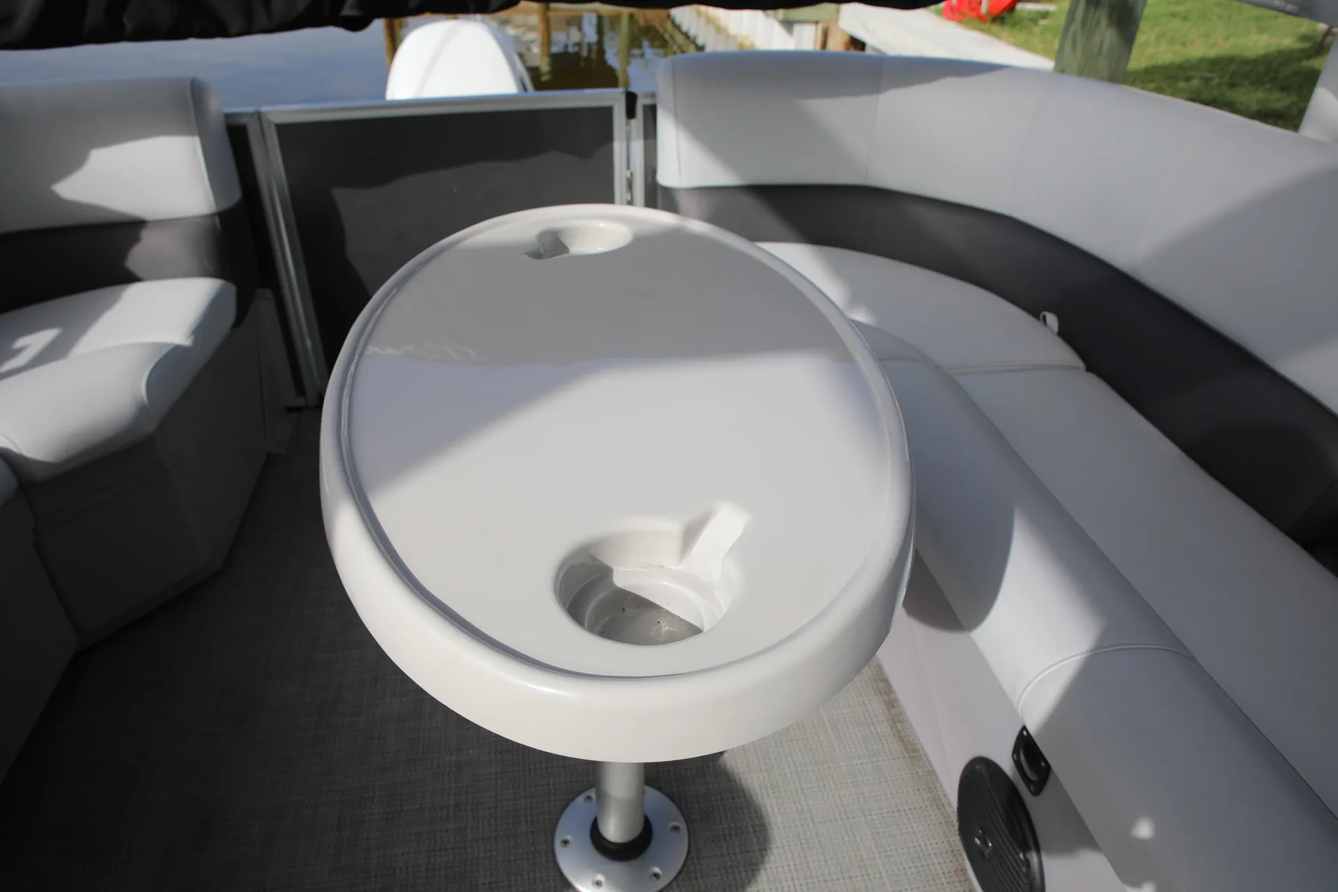 Spacious 20' Pontoon to enjoy Banana River!