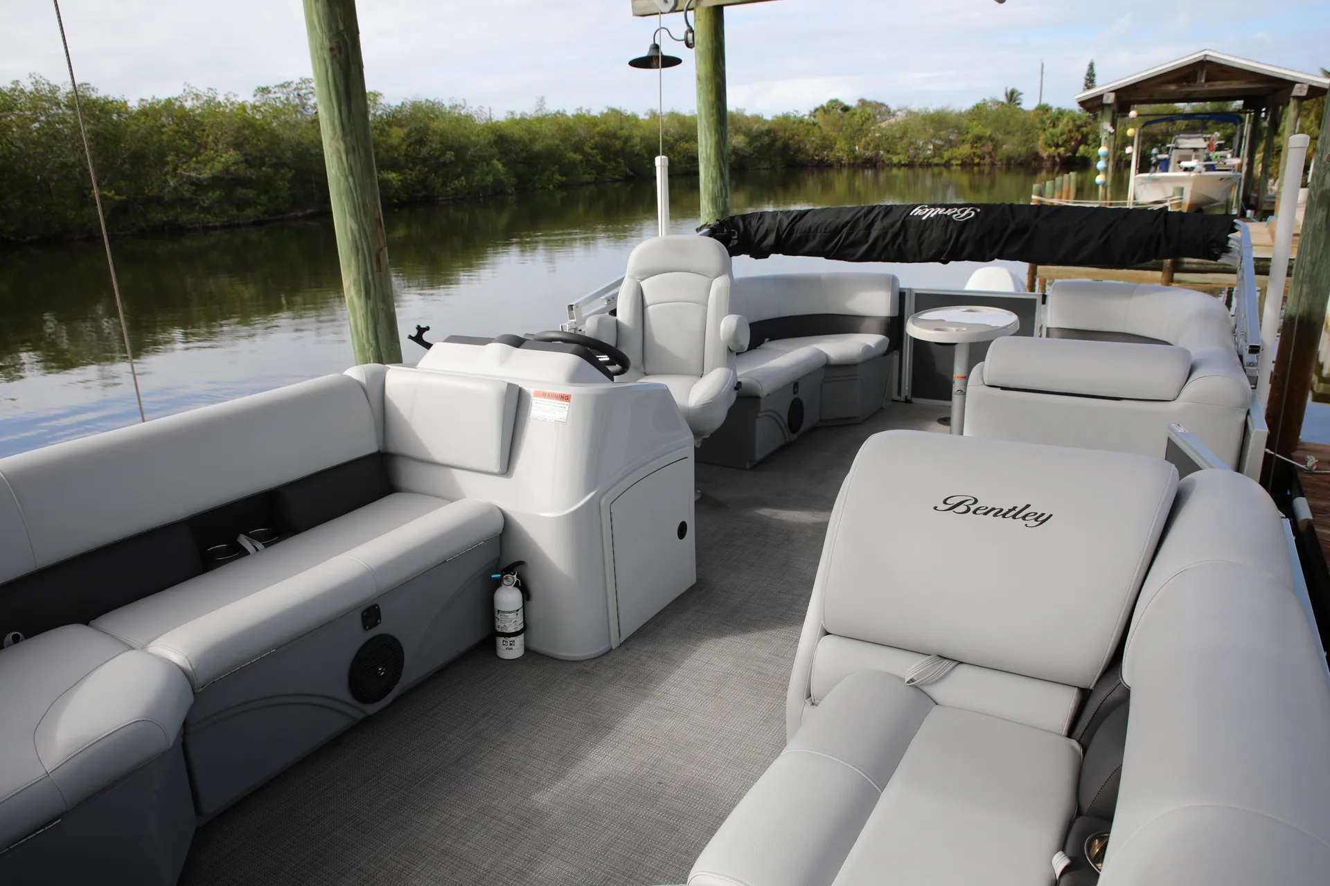 Spacious 20' Pontoon to enjoy Banana River!