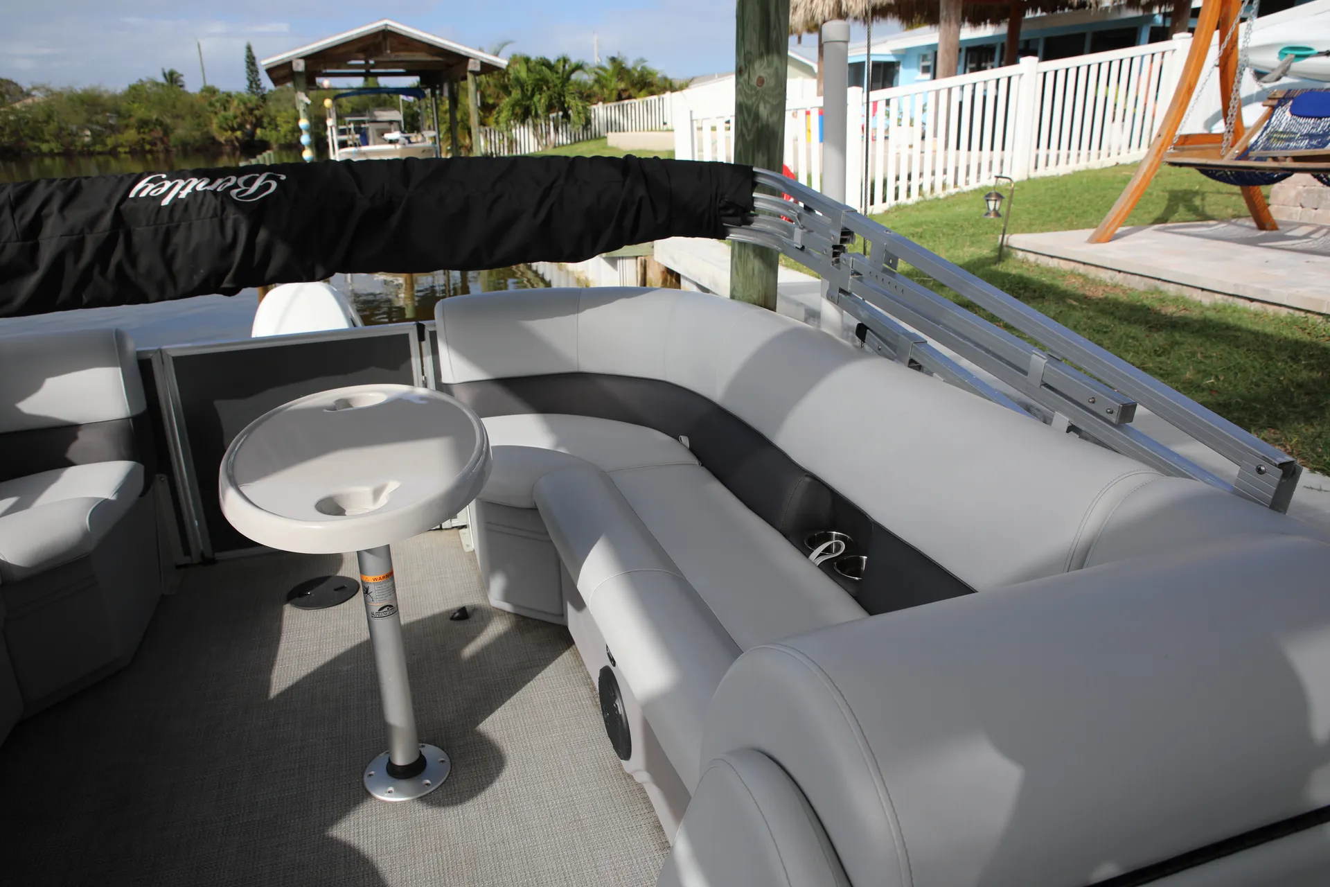 Spacious 20' Pontoon to enjoy Banana River!