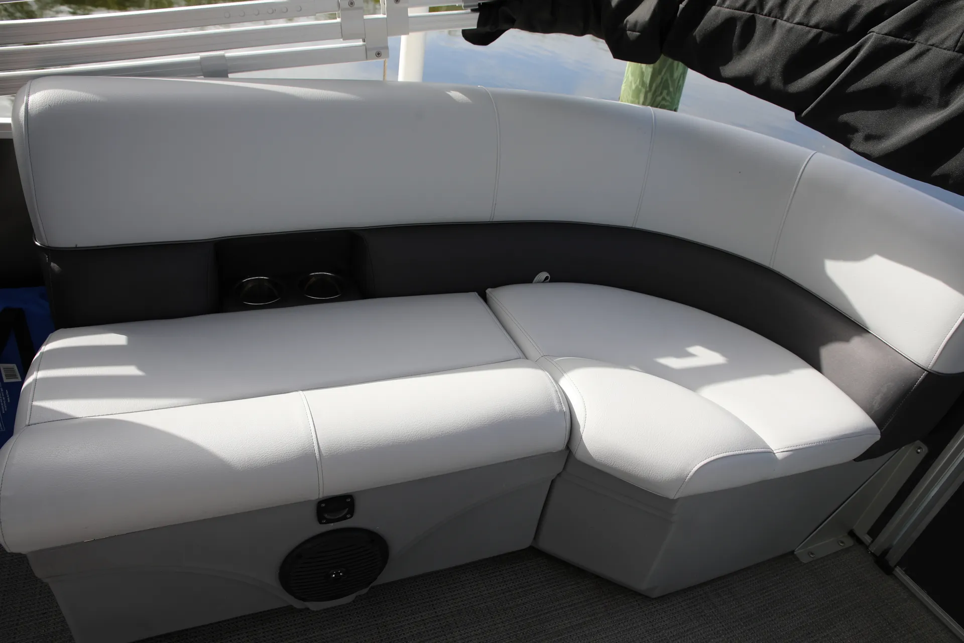 Spacious 20' Pontoon to enjoy Banana River!