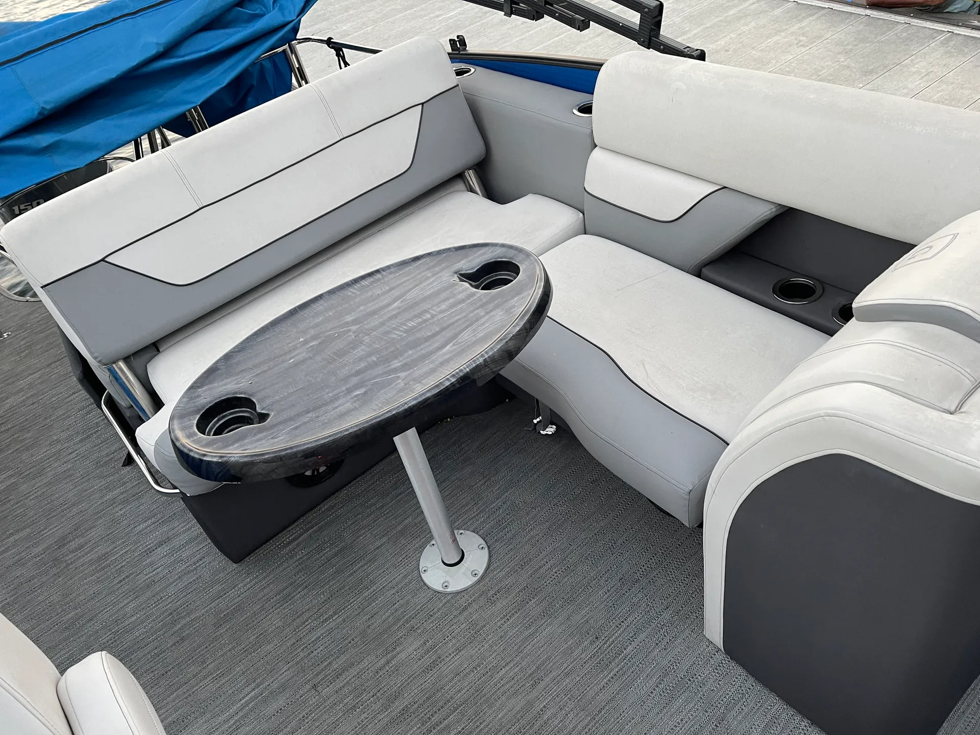 22 FT TRITOON - MAX 12 PEOPLE 