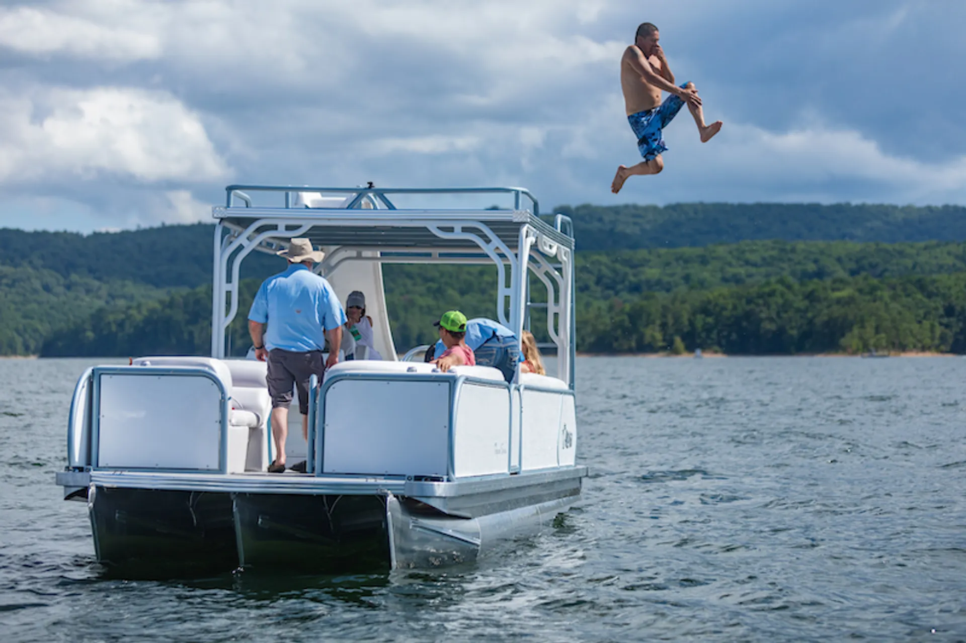 175 HP Aloha 26 Double Decker w/ Slide at Canyon Lake