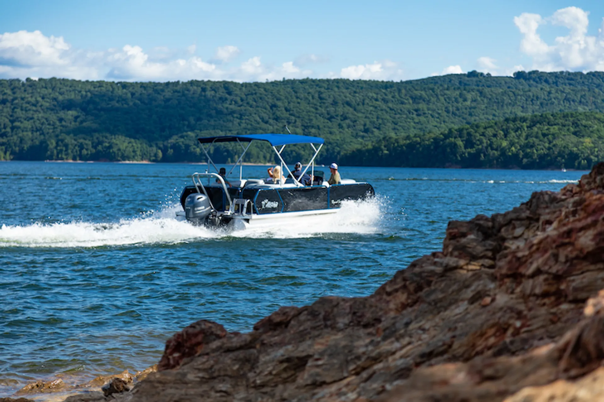 Rent the 22' Aloha Tritoon in Canyon Lake!