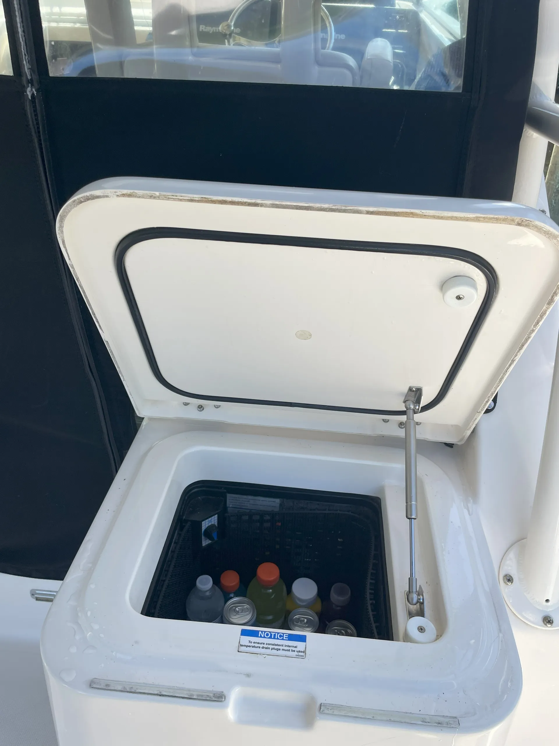 Relaxation in a dual A/C luxury Yacht