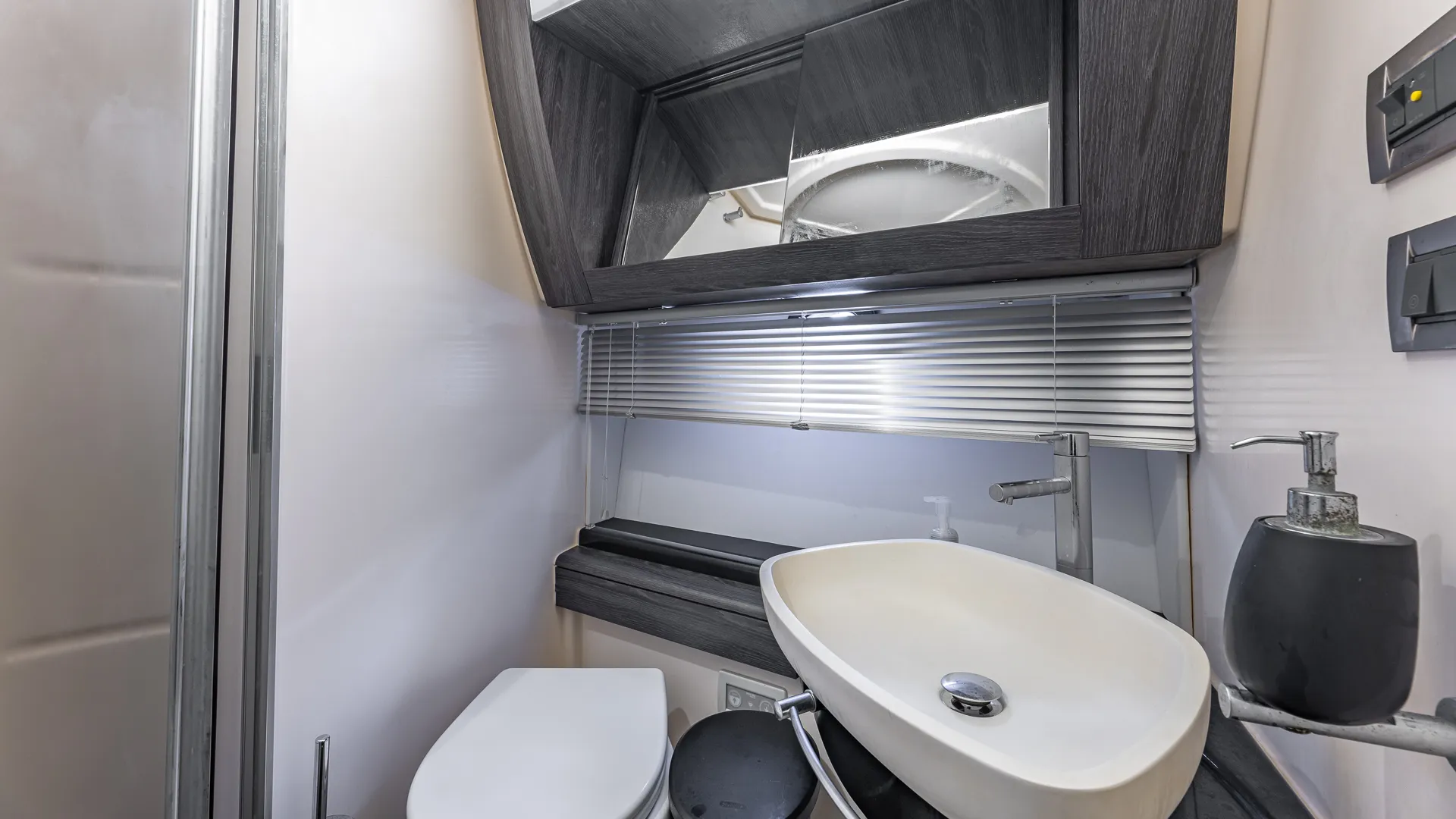 55 Azimut Luxury Yacht Sleek in Miami | No Extra Fees 