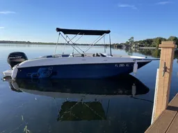 Modern Bayliner deck boat seats 9, Mercury 115 HP