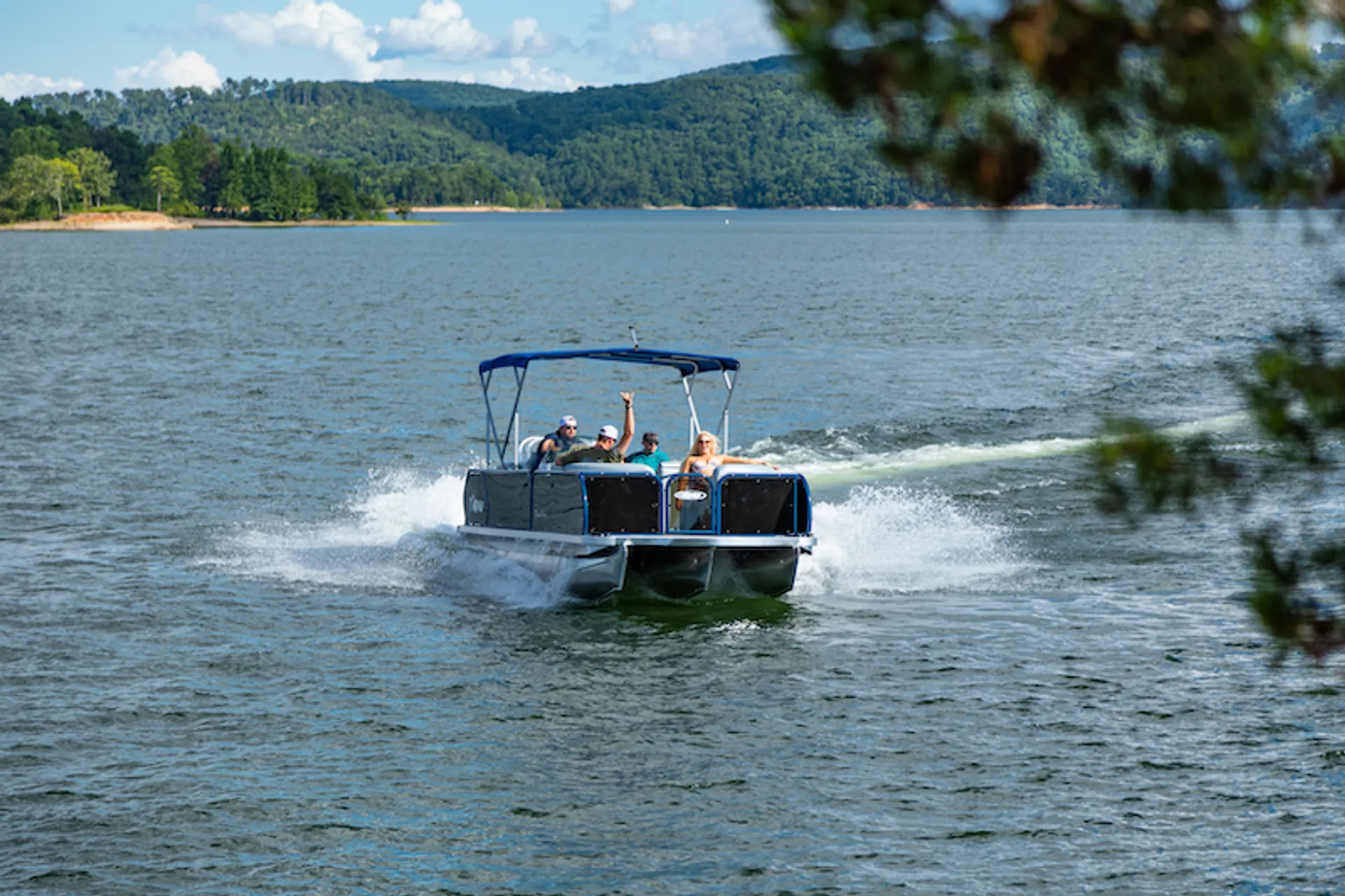 Aloha 22 Tritoon in Lake Don Pedro