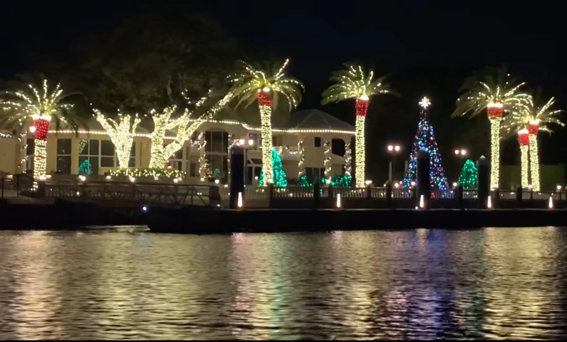 Luxury boat that fits 12 guests - Restroom - Free Fuel 