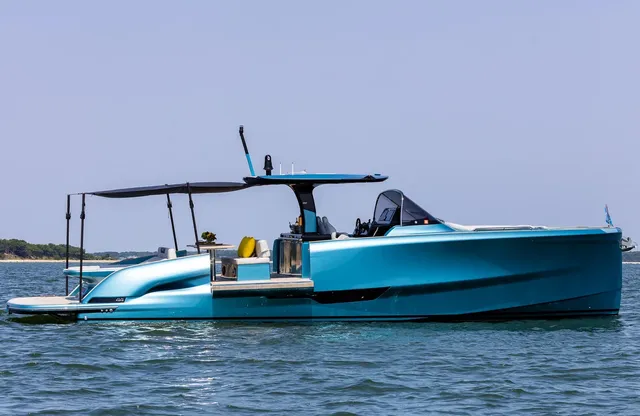 Rent a Solaris motor yacht in Riviera Beach, FL near me