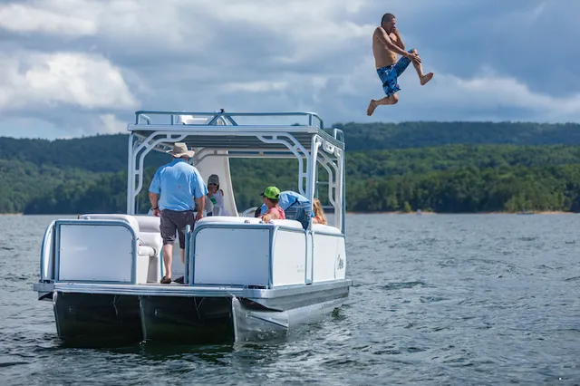 Rent a Aloha 26 deck boat in Fort Worth, TX near me