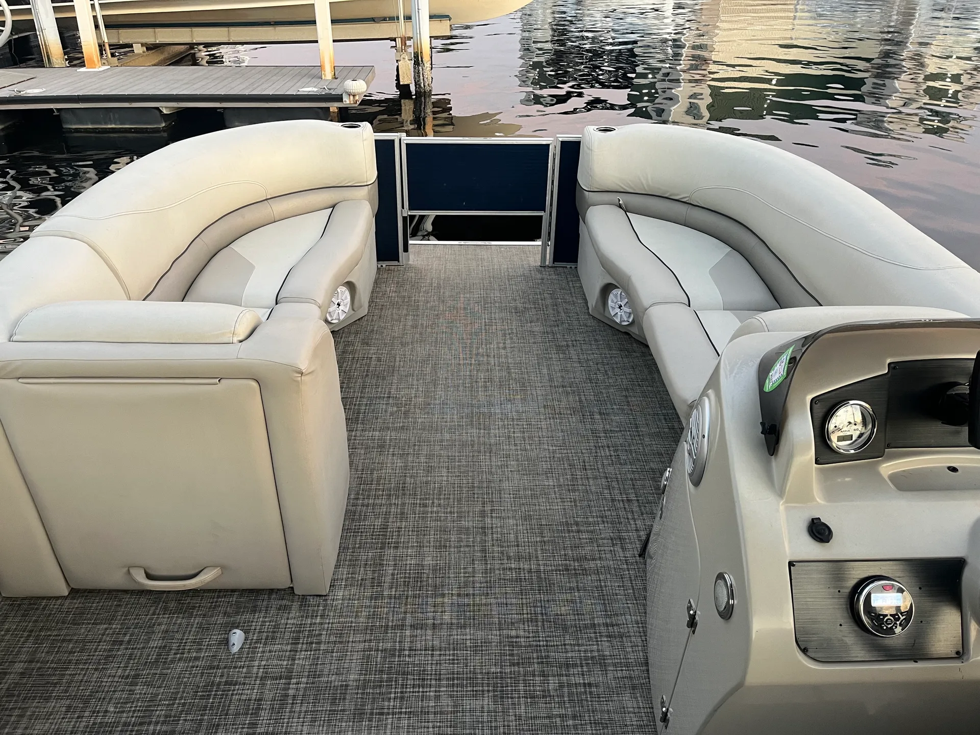 Pontoon Boat in Tarpon Springs. 24' Cypress Cay. 