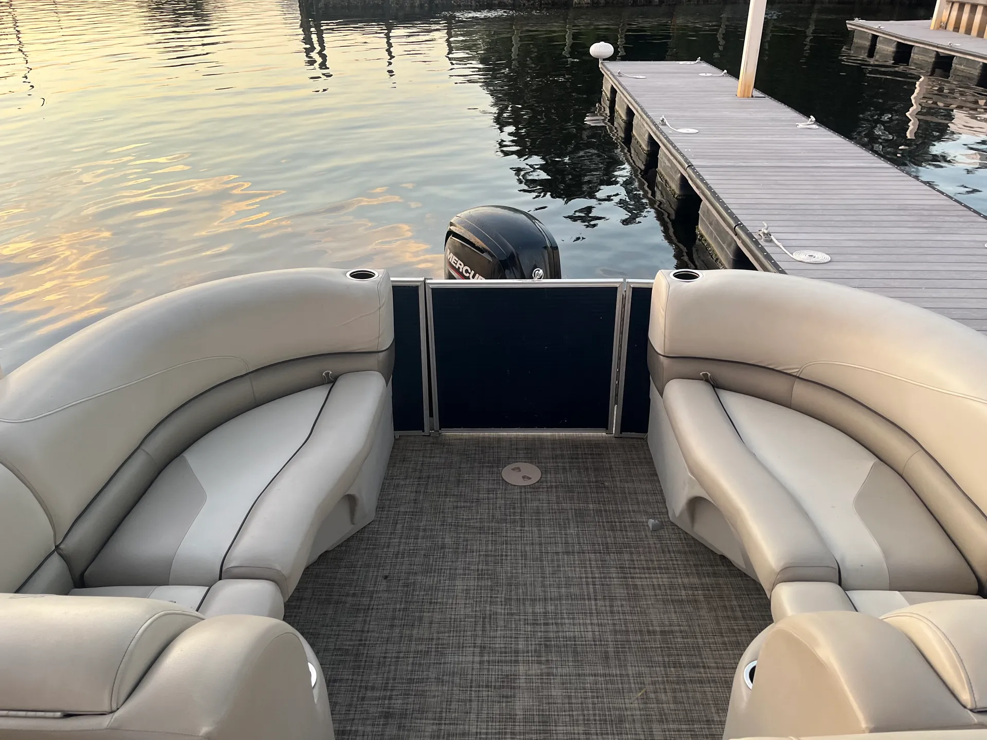Pontoon Boat in Tarpon Springs. 24' Cypress Cay. 