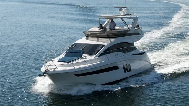 Rent a Sea Ray Boats motor yacht in Tampa, FL near me