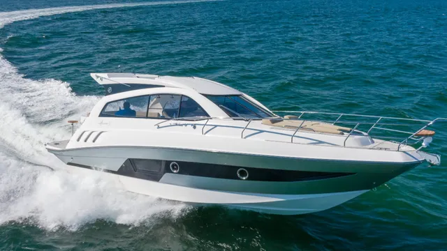 Rent a Hanover motor yacht in St. Petersburg, FL near me