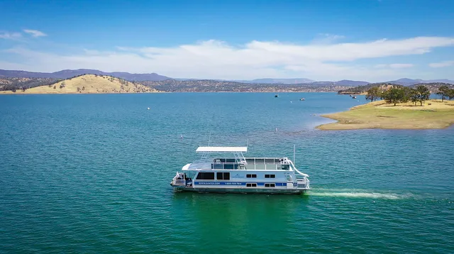 Rent a GOLD RUSH HOUSEBOAT houseboat in La Grange, CA near me