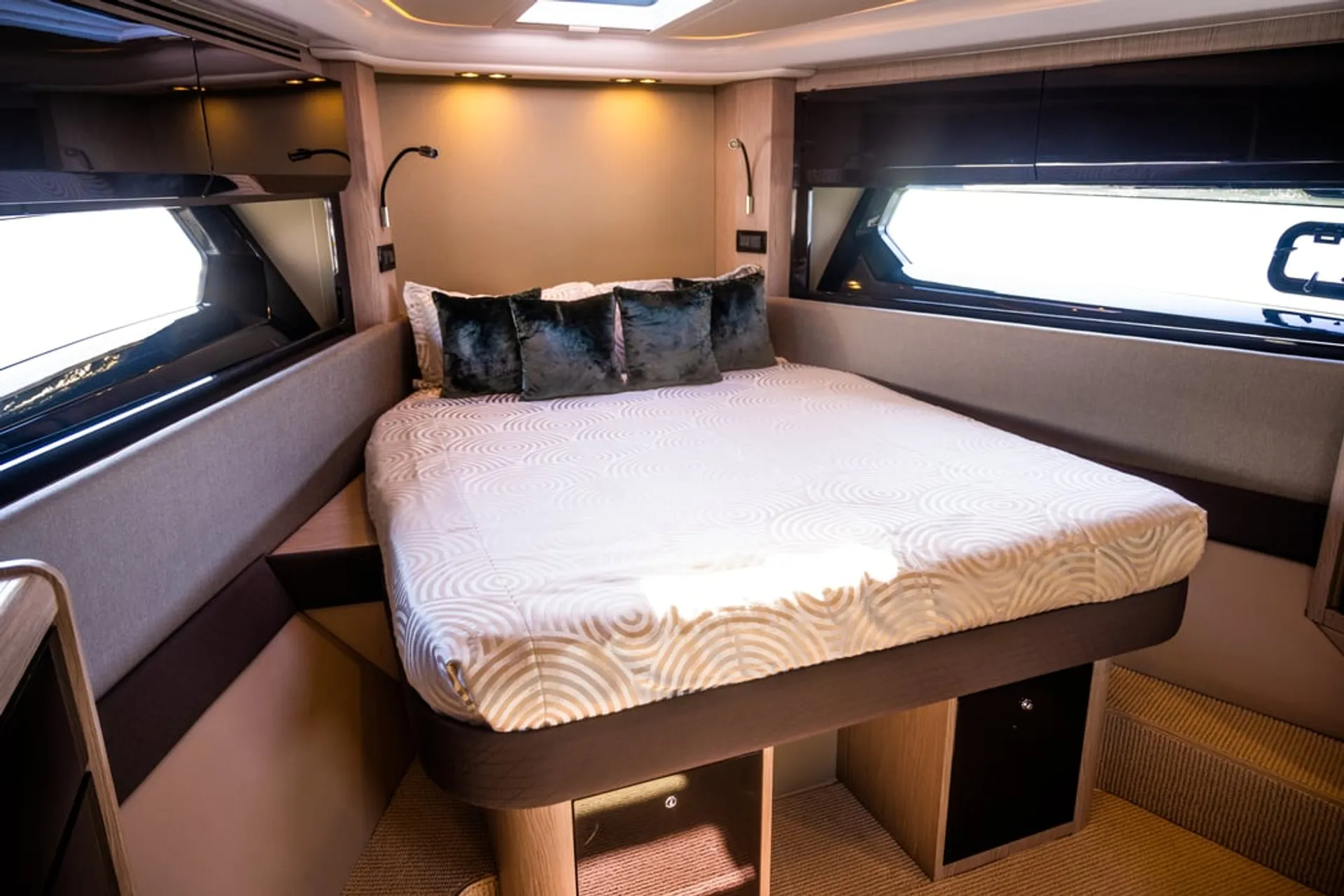 51' 2022 Azimut Atlantis + 2 Seabobs Yacht Charter in East Hampton, NY