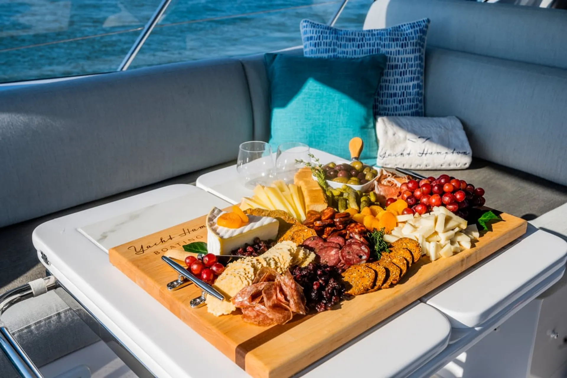 51' 2022 Azimut Atlantis + 2 Seabobs Yacht Charter in East Hampton, NY