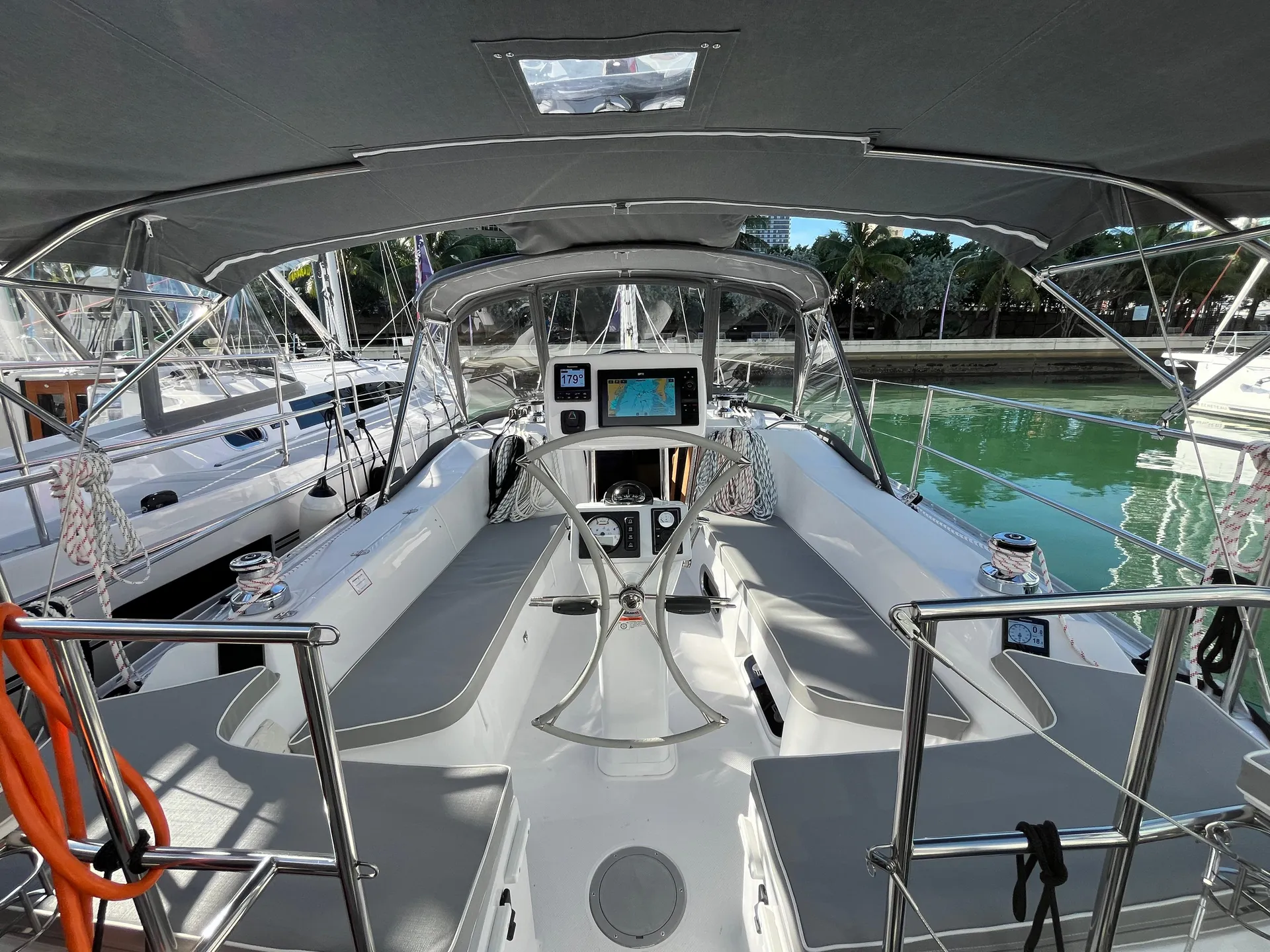 Catalina 335 in Miami, FL — photo 3