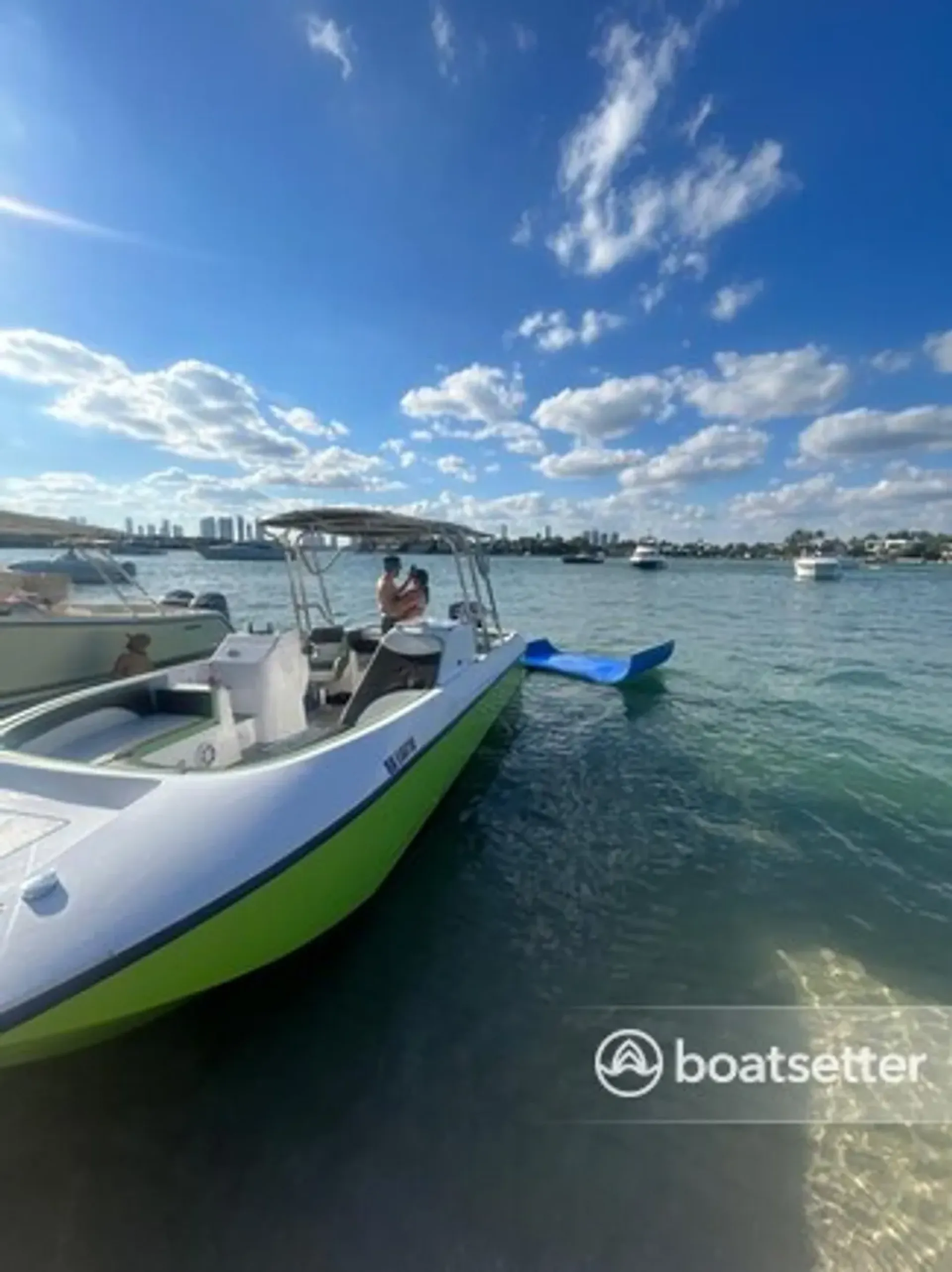 Free hour Luxury catamarán 30”