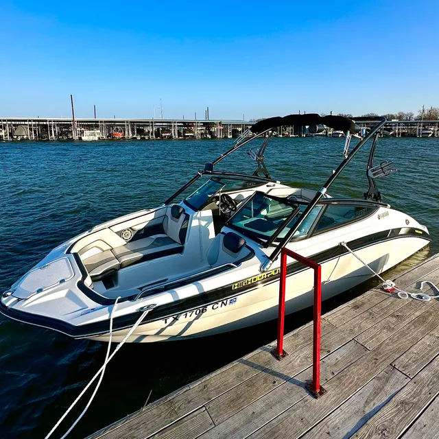 Rent a YAMAHA jet boat in Lewisville, TX near me