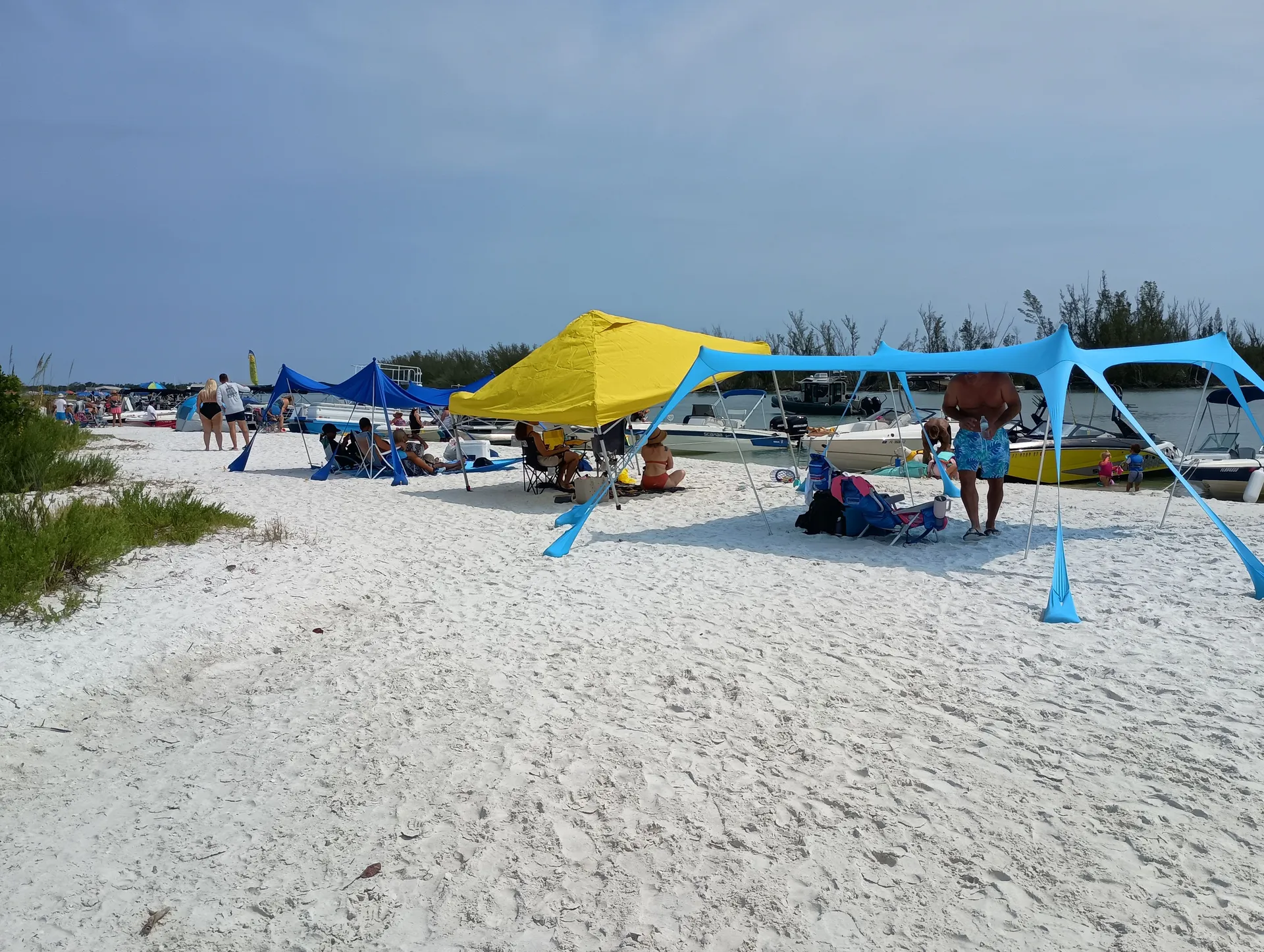 Deluxe 27' Tritoon w/ 300 HP Outboard in the heart of Naples