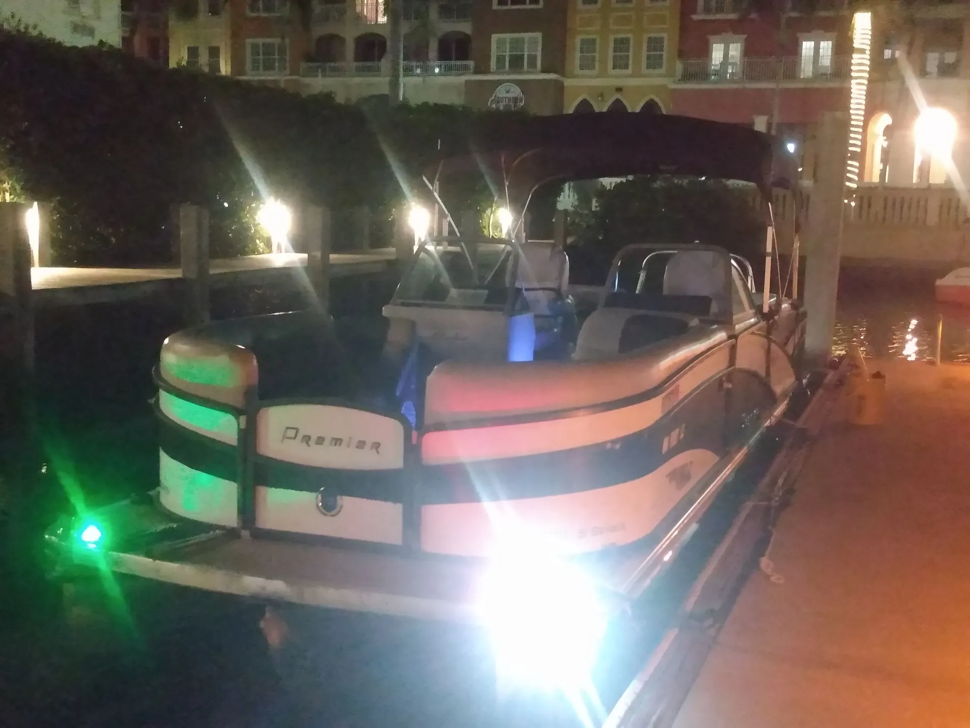 Deluxe 27' Tritoon w/ 300 HP Outboard in the heart of Naples