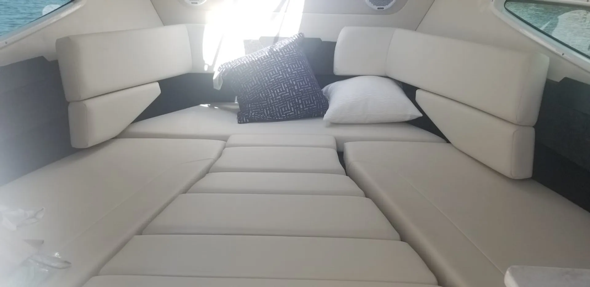 2019 Regal 26 XO – Luxury Express Cruiser with A/C, Full Cabin & Yamah