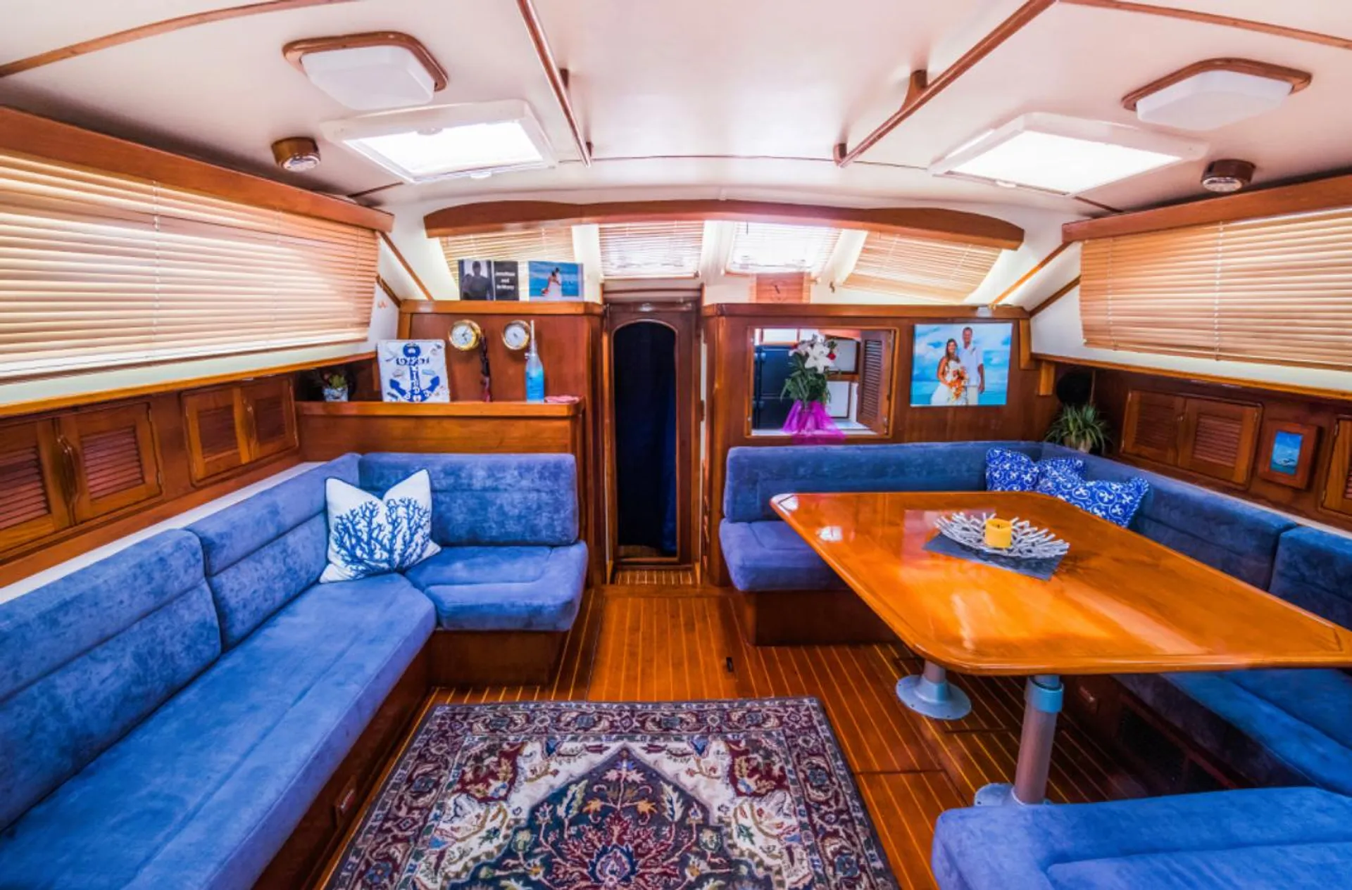 72' Sailboat with large Jacuzzi on deck (Everett, WA)