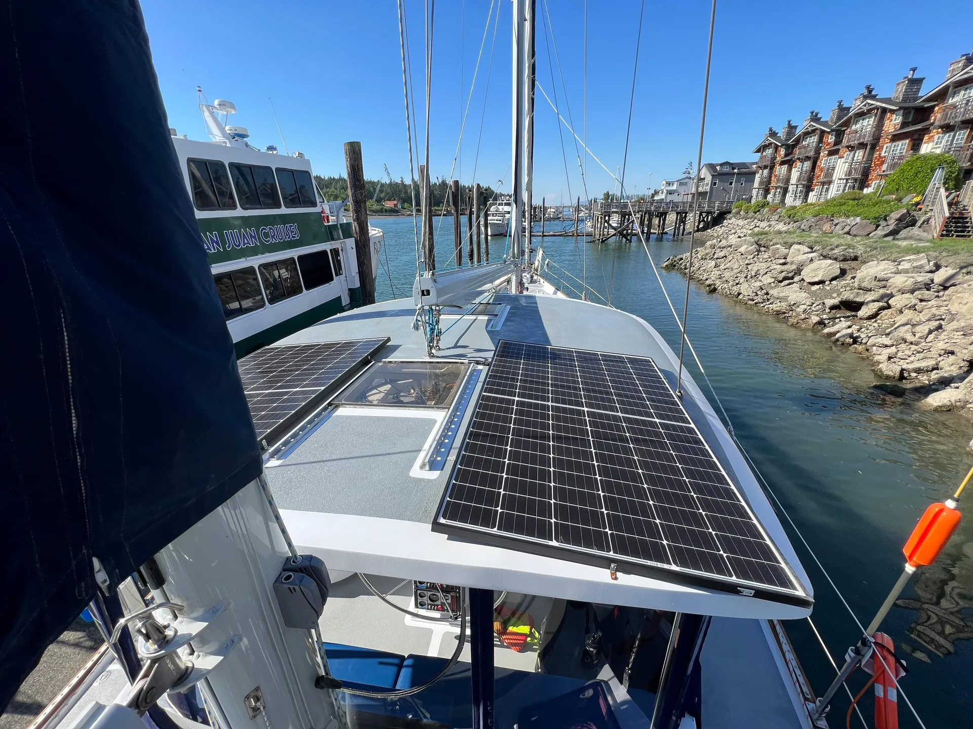 72' Sailboat with large Jacuzzi on deck (Everett, WA)