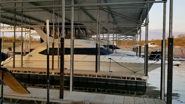Rent a Sea Ray Boats motor yacht in Osage Beach, MO near me