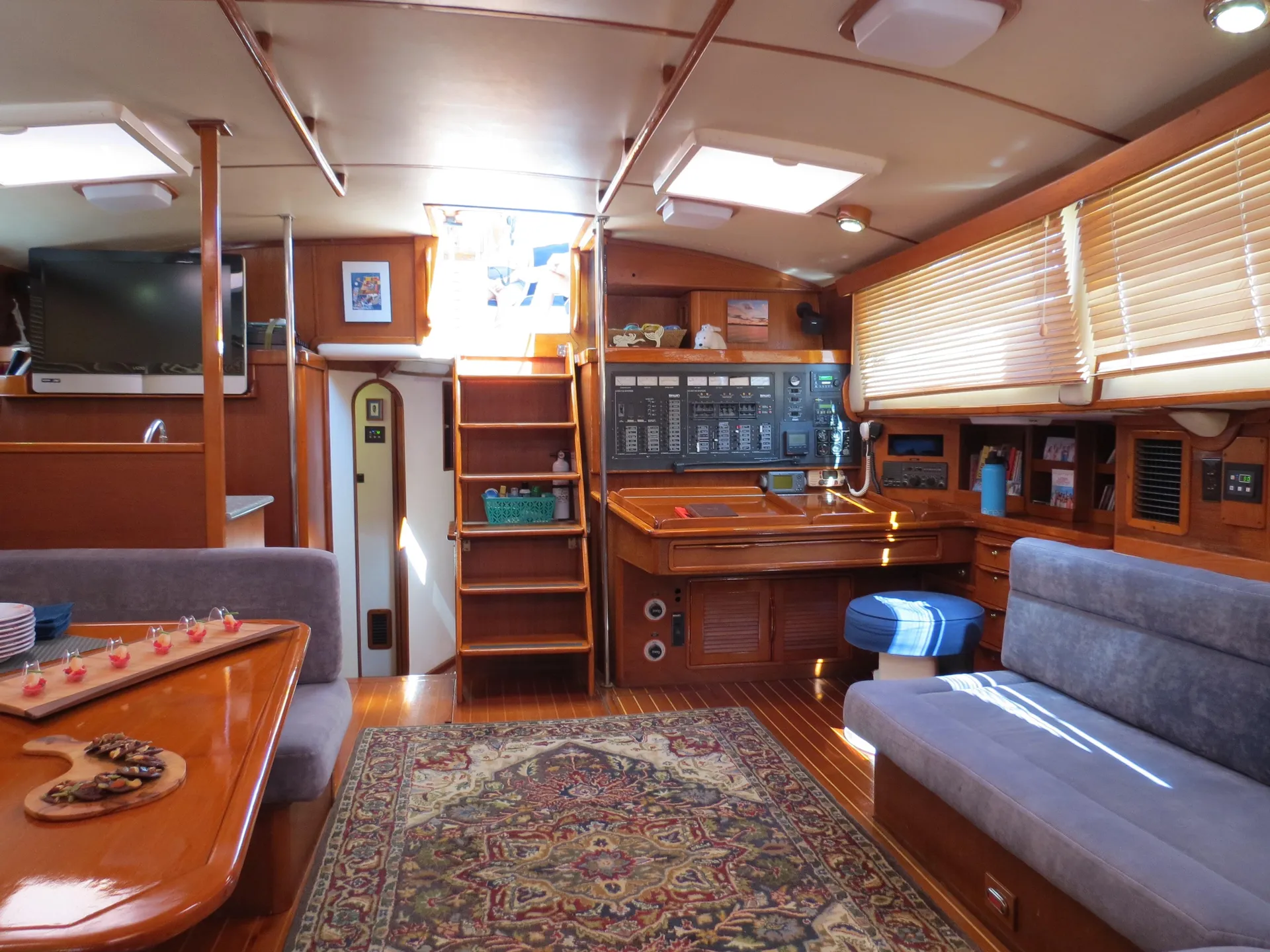 Sail the San Juan Islands  72' Sailboat with large Jacuzzi (Anacortes)