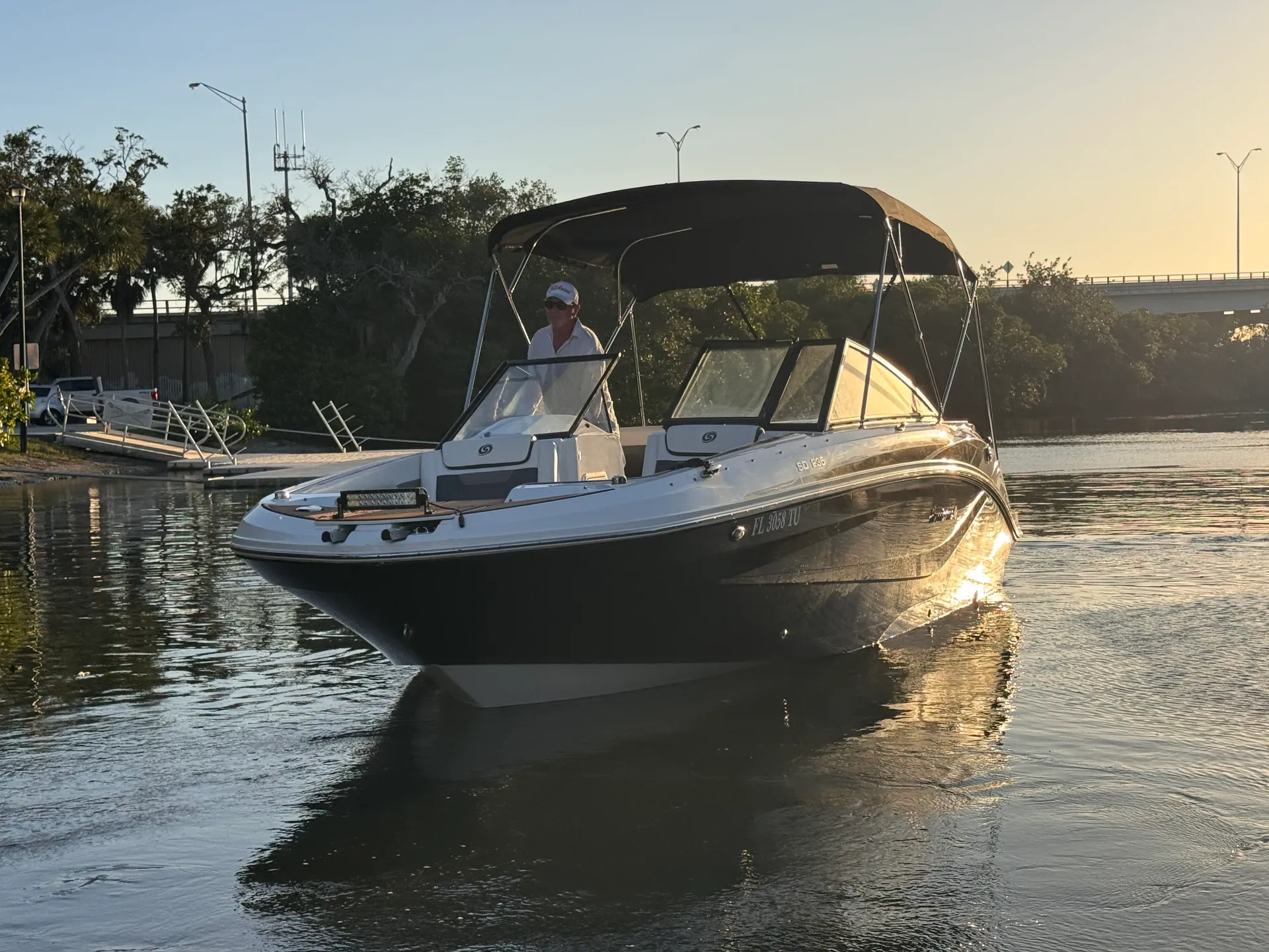 HURRICANE BOATS SD 235 OB in Vero Beach, FL — photo 2