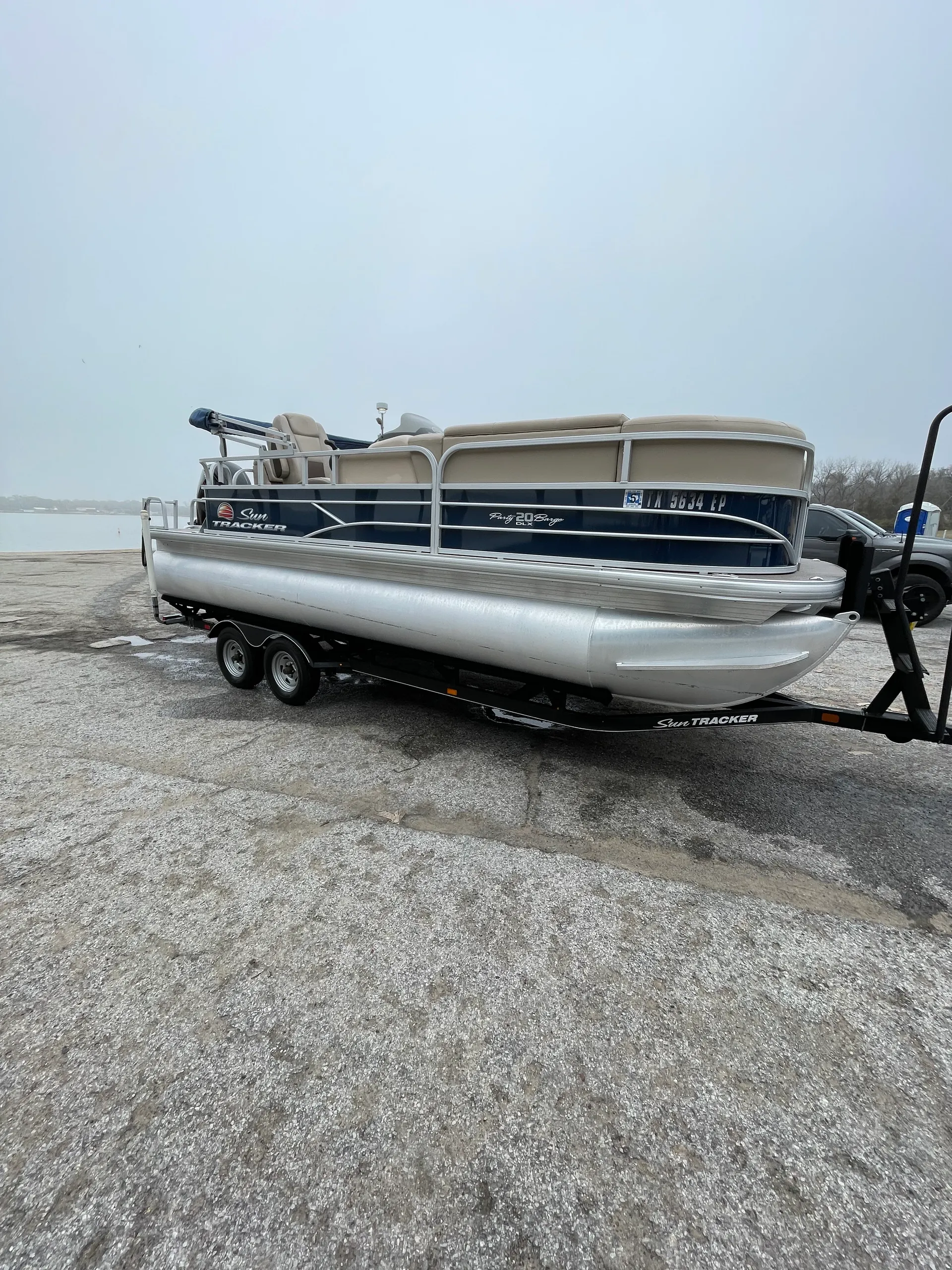 20ft Party Barge – 90HP Pontoon for the Ultimate Lake Adventure!
