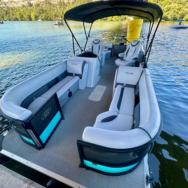 Rent a ENCORE BENTLEY pontoon in Austin, TX near me