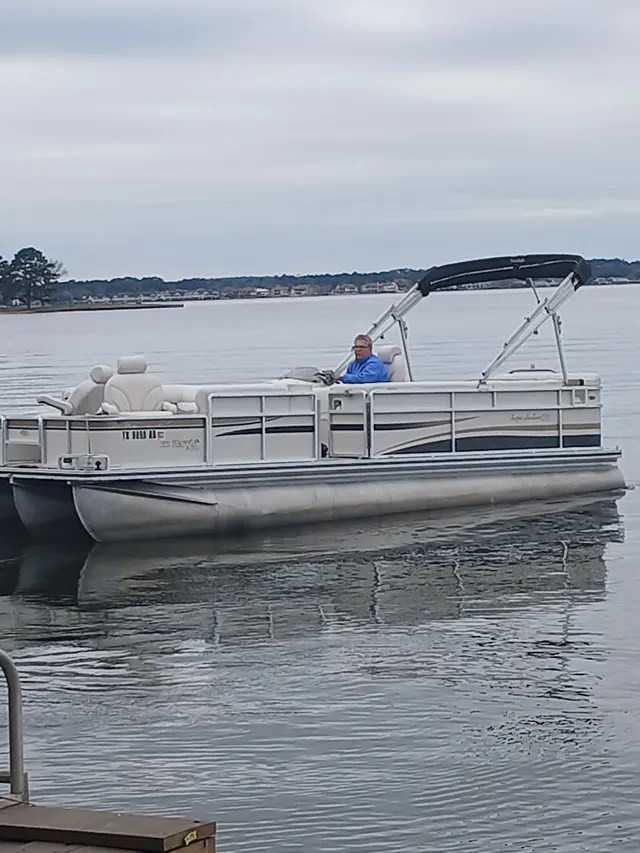 Rent a Harris pontoon in Willis, TX near me