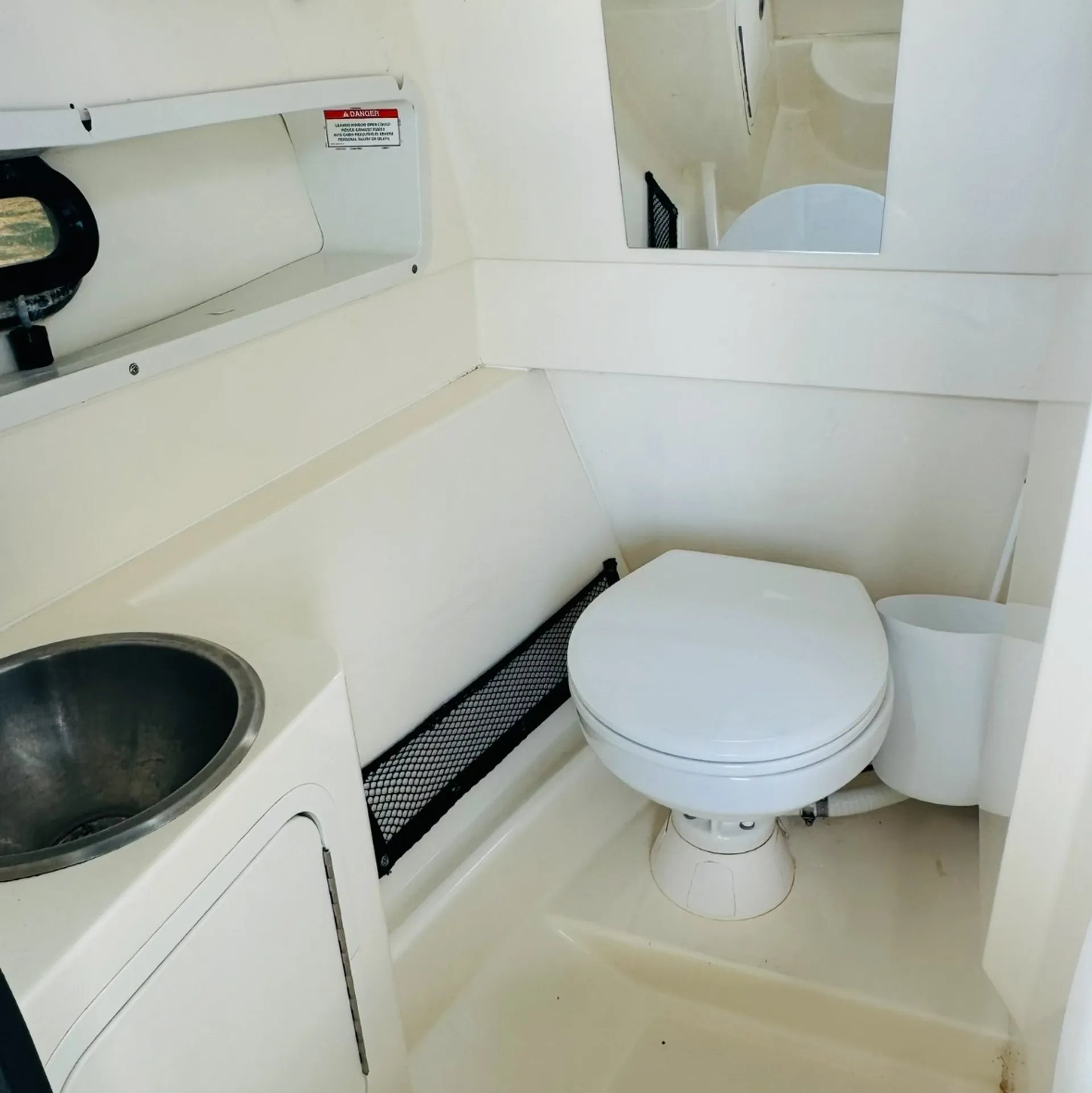 AMUSING PARTY ON 30’ SUNDECK!! FREE HOUR PROMOTION!! NO HIDDEN FEES!!