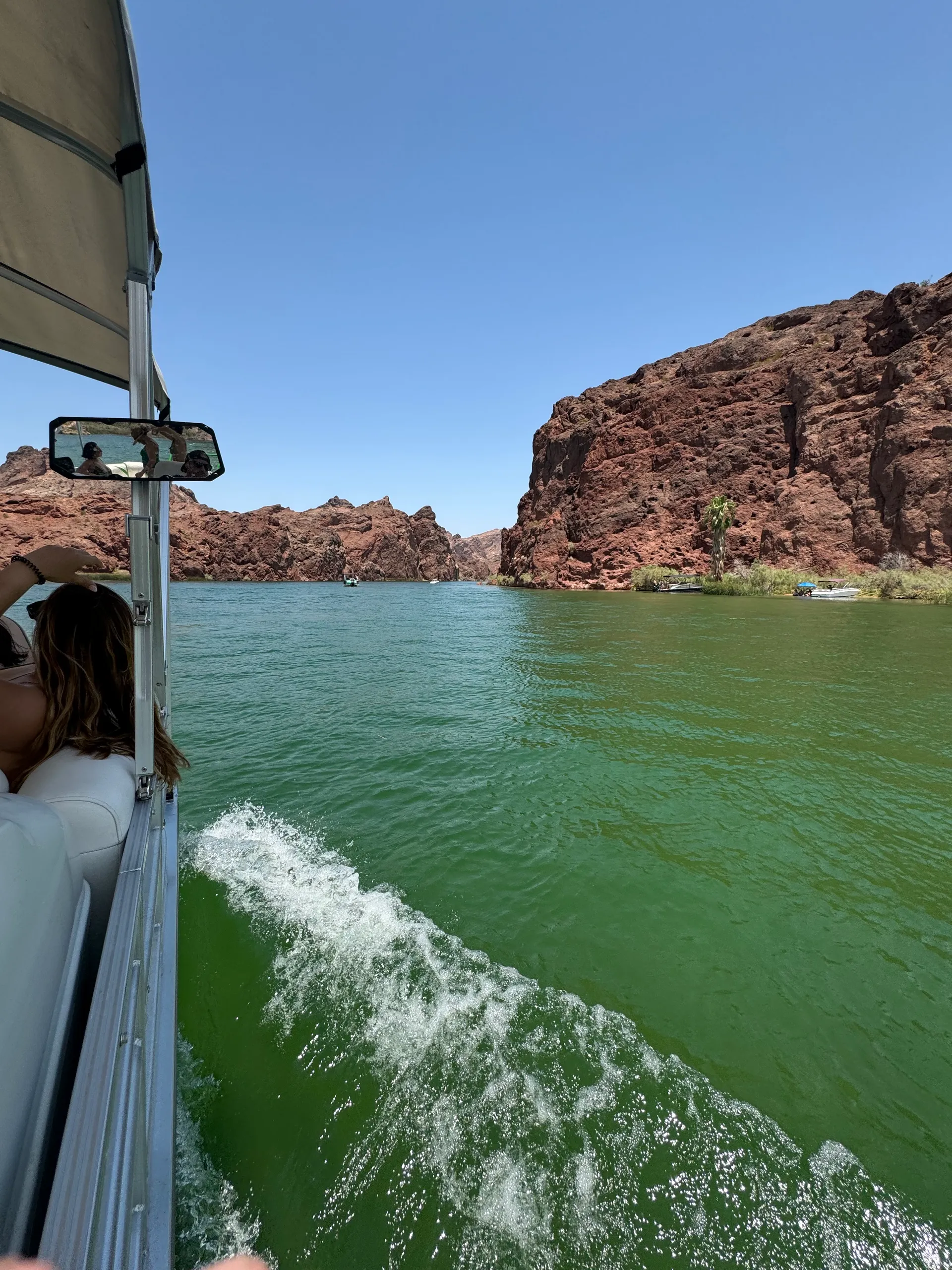 26' PARTY-TOON - CAPTAIN INCLUDED