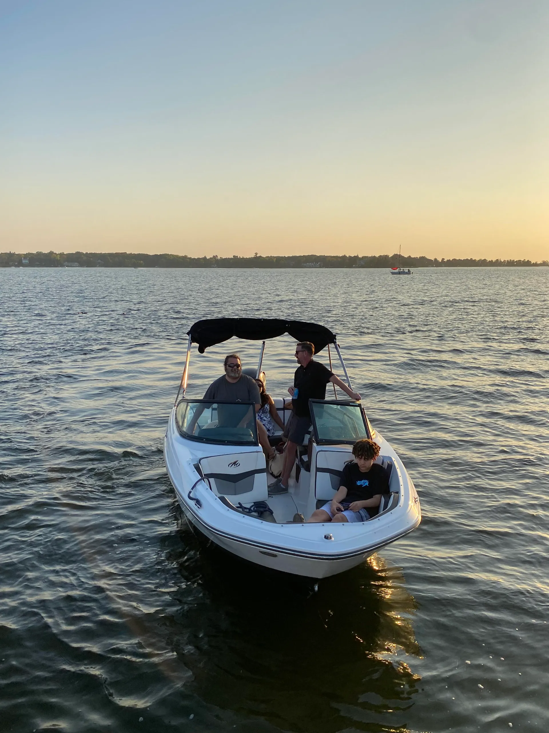 High-Performance Ski Boat – Tubing, Water Skiing & Lake Minnetonka Fun