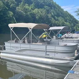 20’ Family Fun and Fishing Pontoon Boat
