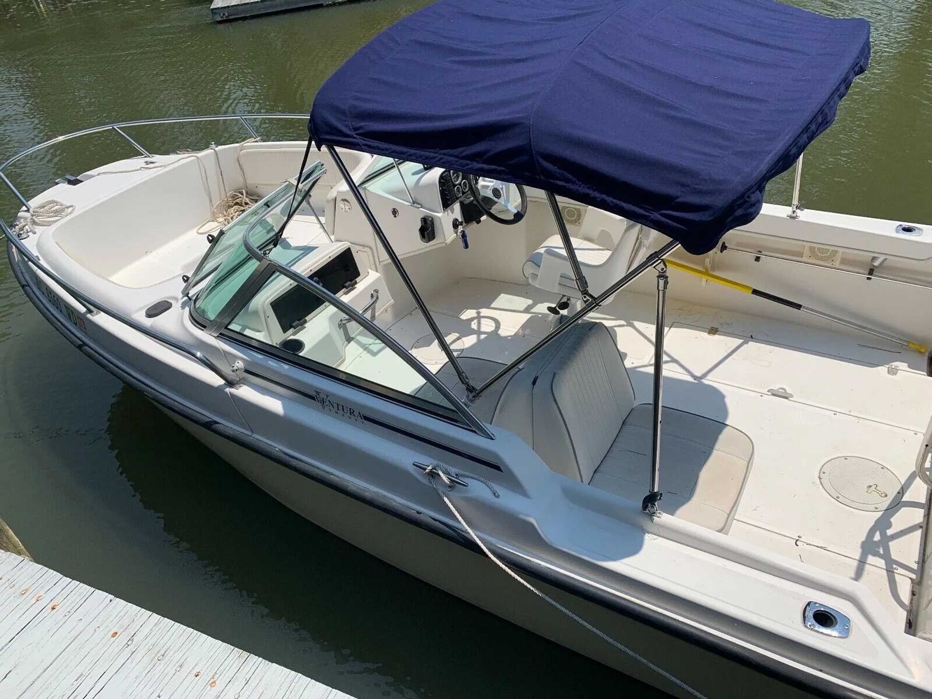 18' Ventura Boston Whaler Bowrider for 7 people