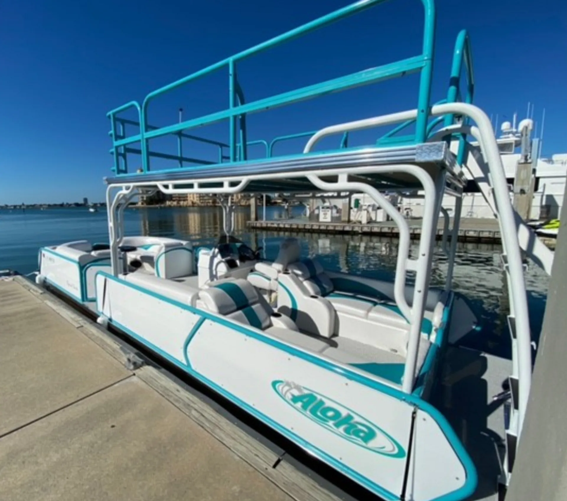 Aloha 30 Sundeck with Slide – Ultimate party boat! Hidden Cove